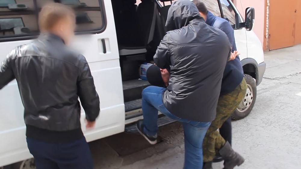 Видео задержания жителя Тюменской области, готовившего массовое убийство