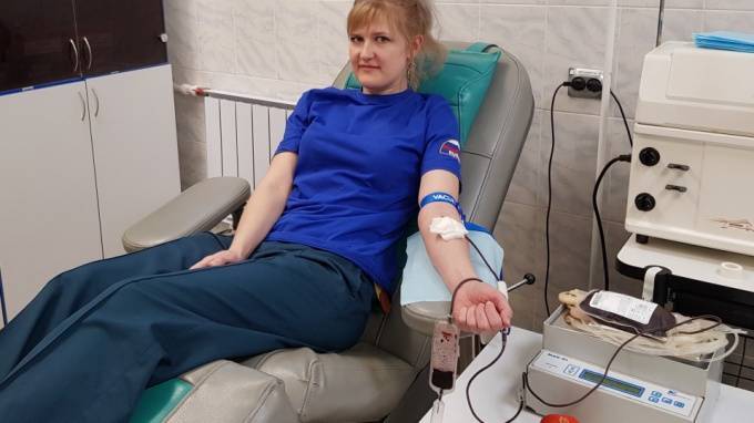 Выборгские Сотрудники МЧС сдали кровь в день донора