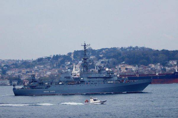 Разведывательный корабль «Иван Хурс» из дальнего похода идет в Севастополь
