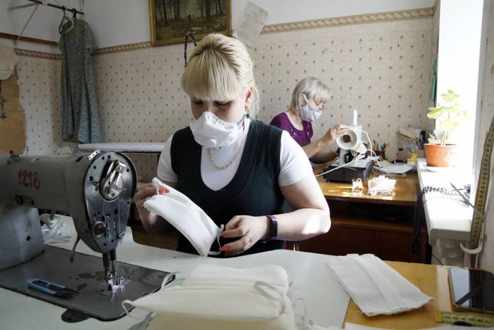 В кузбасских театрах начали шить многоразовые защитные маски