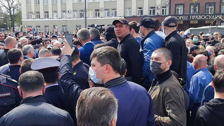 Митингующих во Владикавказе осудят за нападение на силовиков
