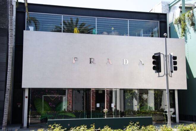 Юбка из пакета Prada набирает популярность в Сети