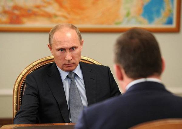 Путин поговорит с губернатором Свердловской области и проведет совещание по автопрому