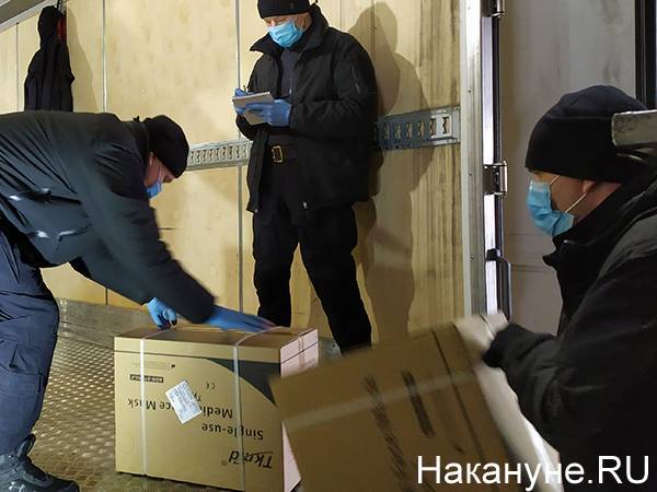 На Урале ждут пятый гуманитарный рейс: 100 аппаратов ИВЛ, 110 тысяч экспресс-тестов на коронавирус привезут РМК и УГМК