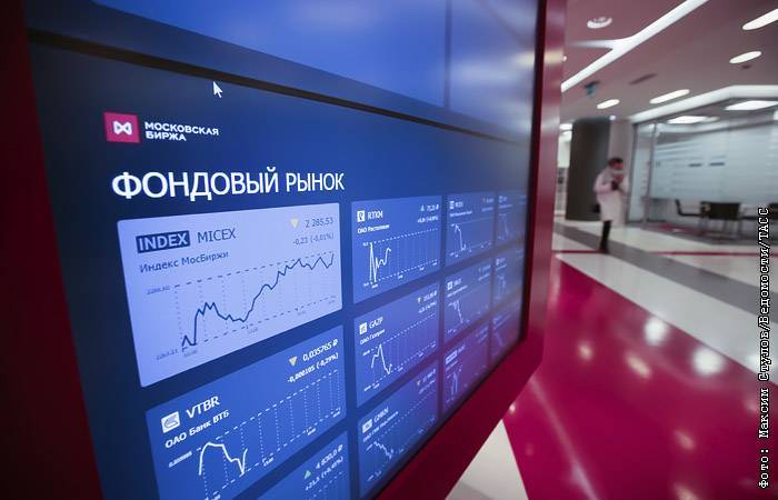 Акции МосБиржи обновили максимум почти за 2 года - interfax.ru - Москва - Мечел