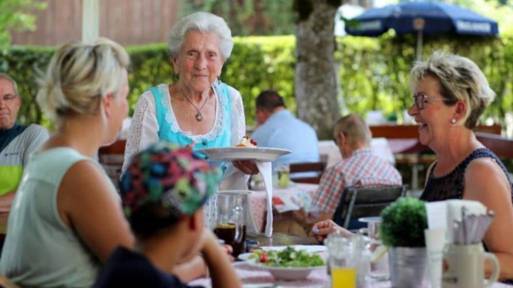 Все больше пенсионеров в Германии работают. Истории тех, кто делает это не из нужды, а ради удовольствия