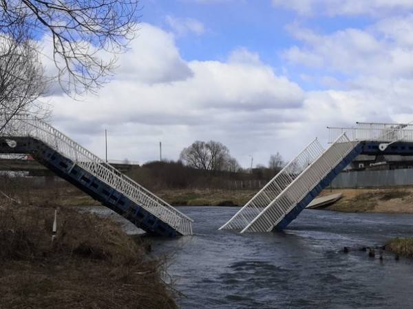 В Ярославской области сломался пополам мост, который пять лет назад открывала Терешкова