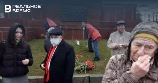 В Казани активисты КПРФ попытались возложить цветы у памятника Ленину
