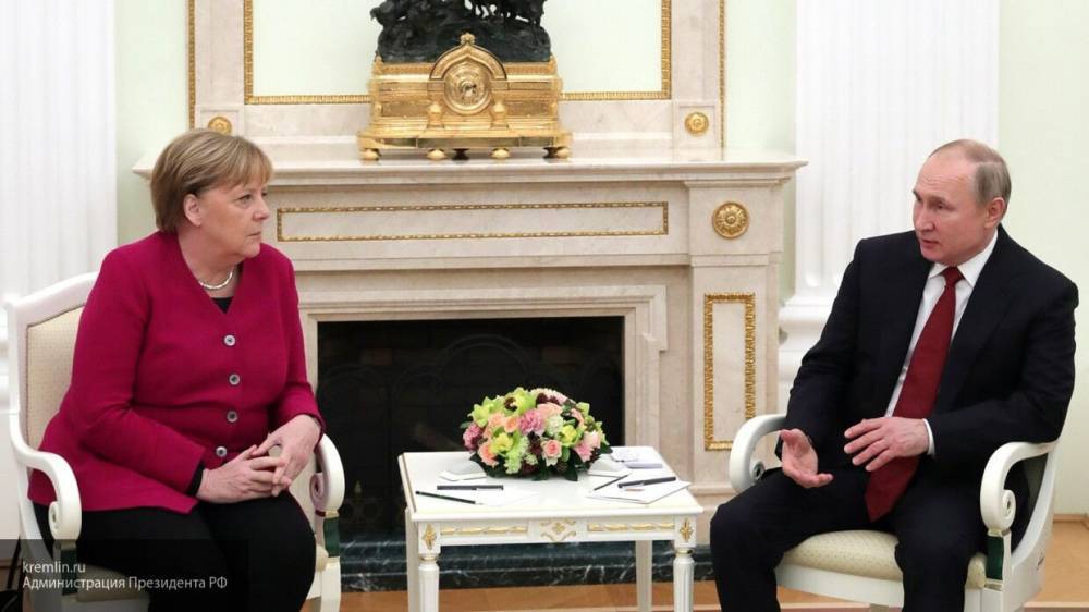 Путин и Меркель провели телефонные переговоры