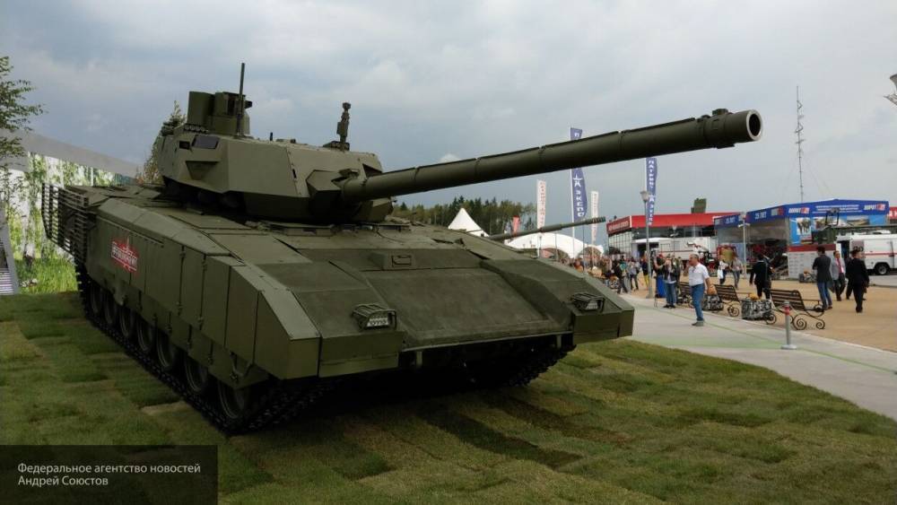 Леонков рассказал, почему американские СМИ раскритиковали российский танк Т-14