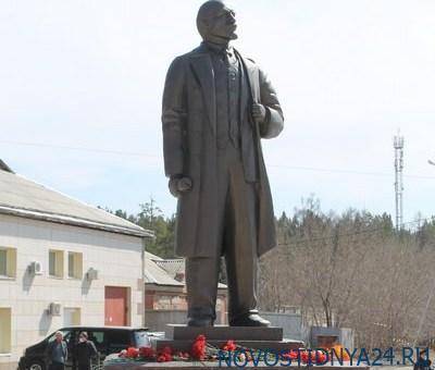 Памятник Ленину высотой почти три метра установили в Саянске