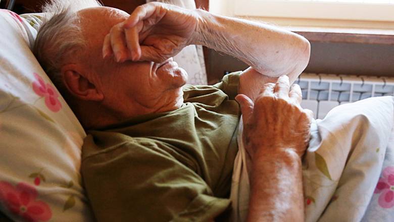 Выхода нет: пропускная система прямо угрожает жизни лежачим больным и старикам