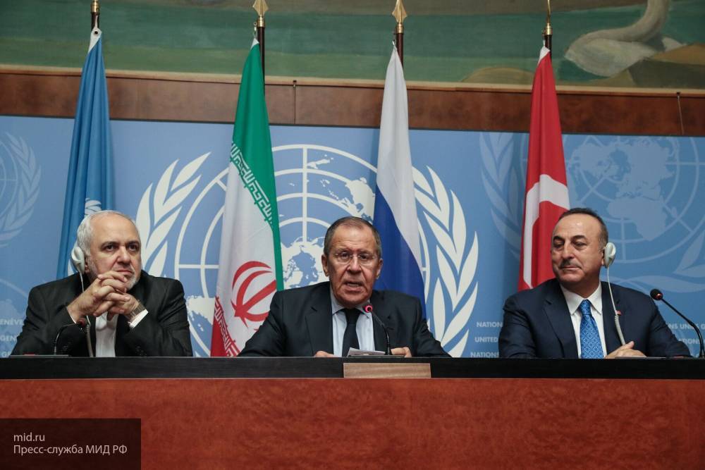 Главы МИД РФ, Ирана и Турции в режиме видеоконференции обсудили ситуацию в Сирии