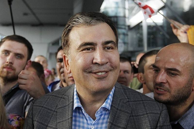 "Для Саакашвили Украина — чужая страна, ее не жалко": Политолог - о предложении Зеленского