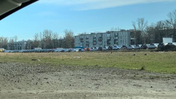 На юге Петербурга заметили стоянку припаркованных каршеринговых авто