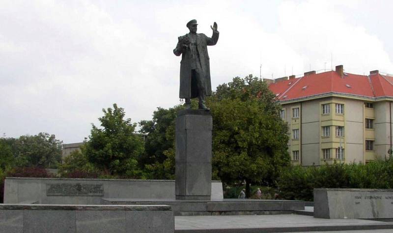 Инициатора сноса памятника Коневу в Праге охраняют от Шойгу