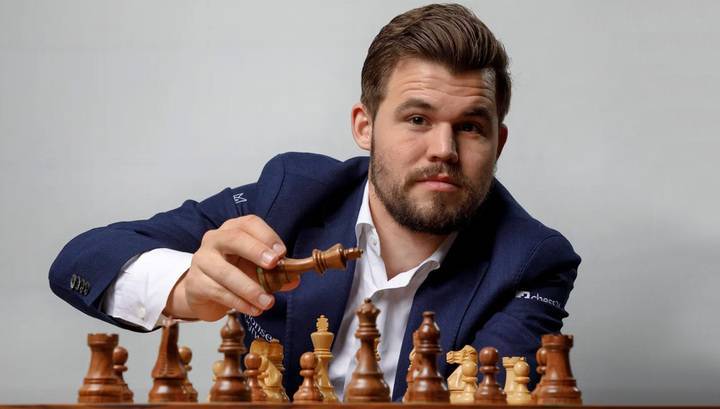 Магнус Карлсен возглавил таблицу собственного онлайн-турнира по шахматам