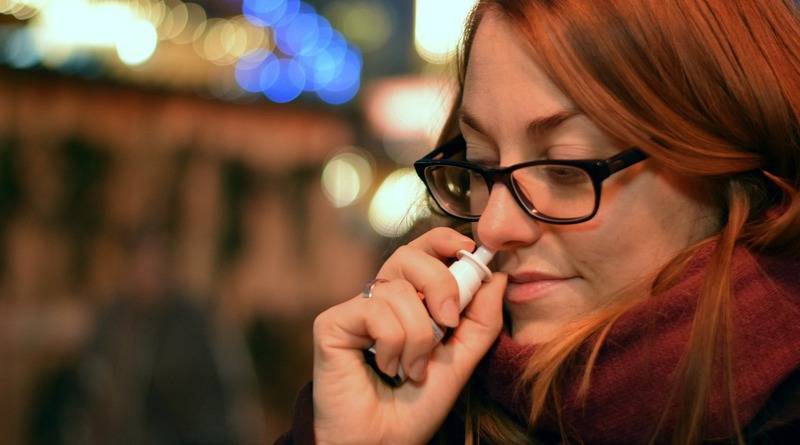 В США изучают эффективность спрея для носа как возможного лекарства при коронавирусе