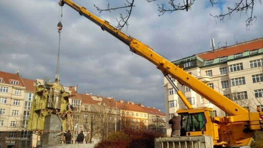 СМИ: староста района Прага-6 получил охрану после демонтажа памятника Коневу
