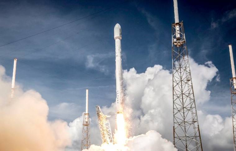 SpaceX вывел на орбиту очередные 60 спутников для глобального Интернета