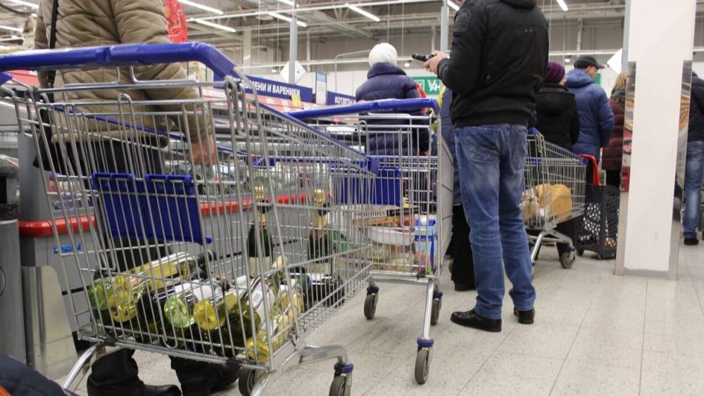 Почти 40% россиян планируют сократить траты на алкоголь