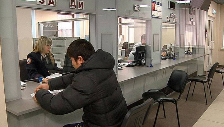 В связи с пандемией COVID-19 мигрантам в России разрешено работать без документов