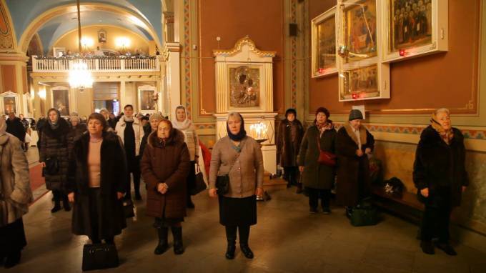 Петербургские храмы запретили посещать до 28 апреля