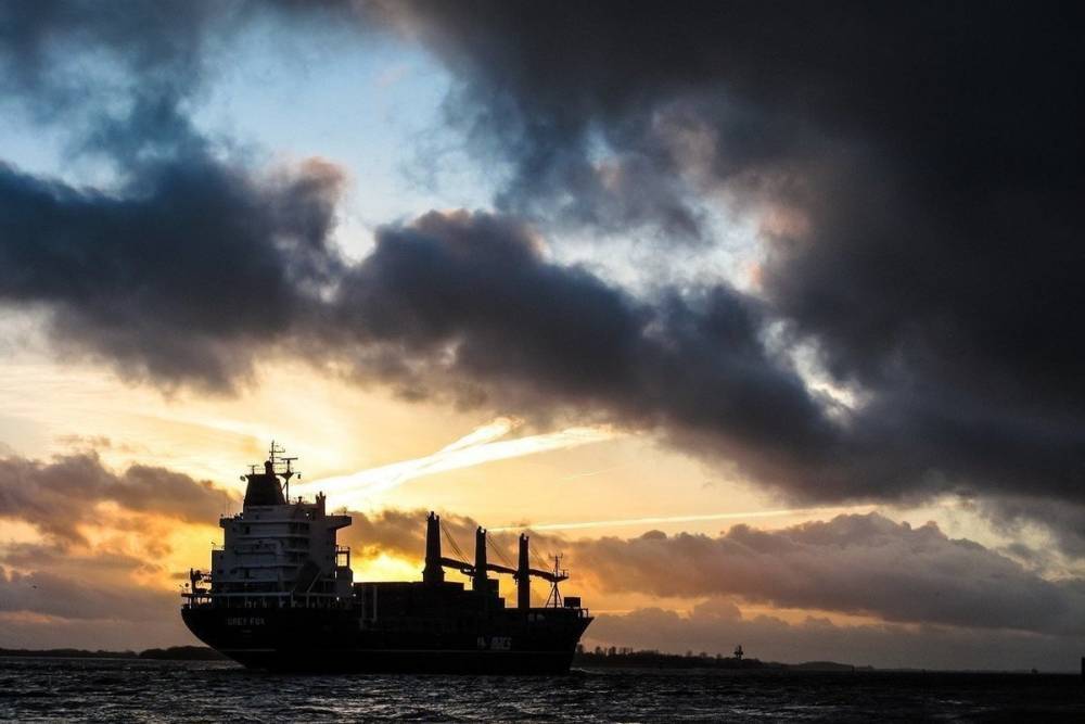 Саудовская Аравия изменит маршрут танкеров, если США запретят импорт нефти