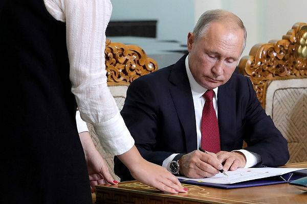 Путин уволил зампреда Следственного комитета