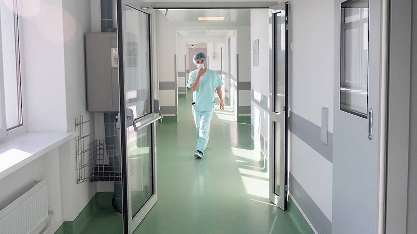 В больнице Златоуста 44 человека заразились коронавирусом из-за ошибки при лечении одного пациента