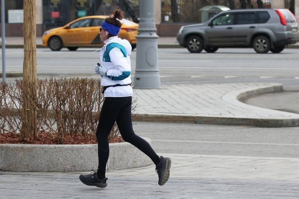В Москве могут разрешить одиночные утренние пробежки
