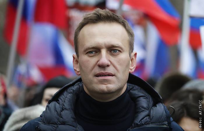 Песков назвал популистским план Навального "Пять шагов для России"