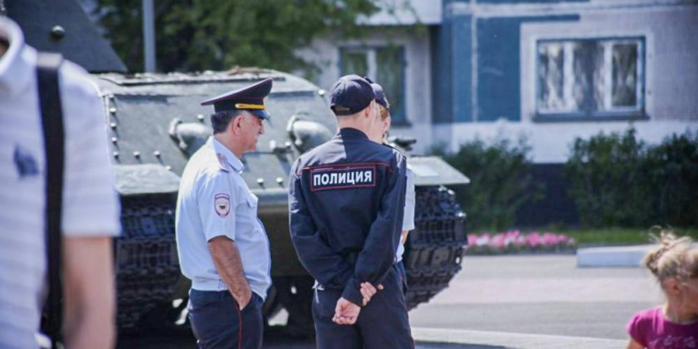 Россиян могут обязать представляться сотрудникам полиции