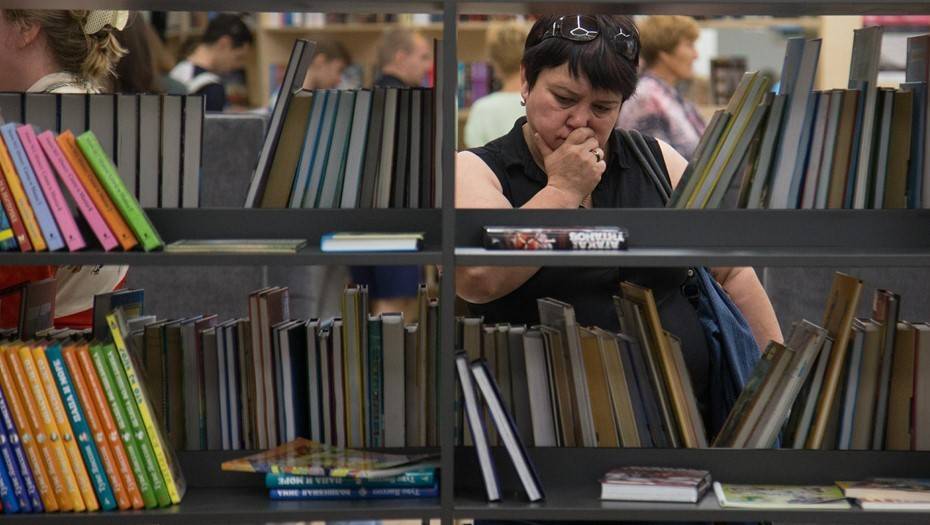 Без офлайна никак: падение выручки книжных магазинов Петербурга оценили в 100%
