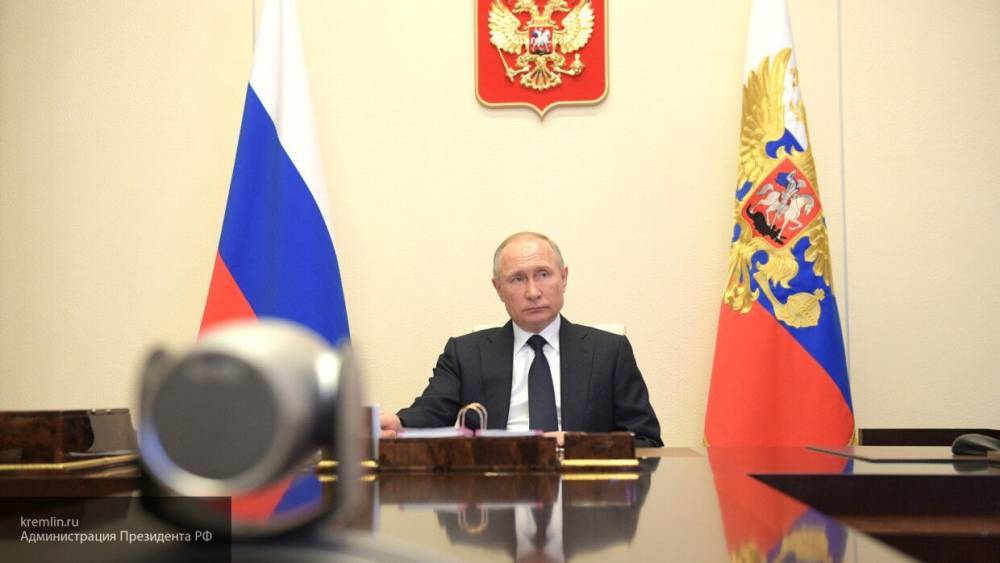 Путин призвал банки оказывать помощь россиянам своевременно