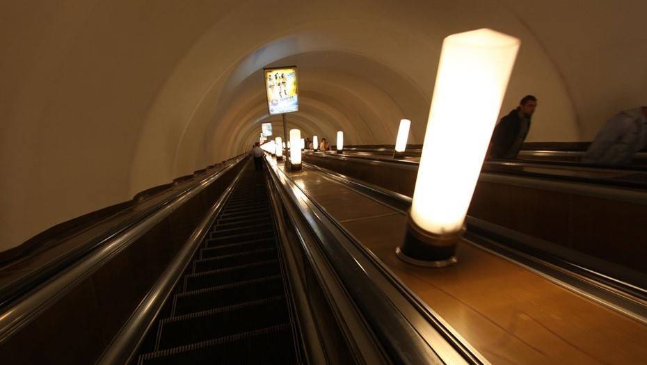 Станцию петербургского метро "Политехническая" закрывали из-за задымления