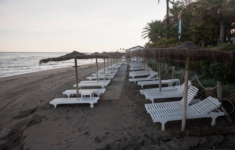 Испанские пляжи могут возобновить работу в июне