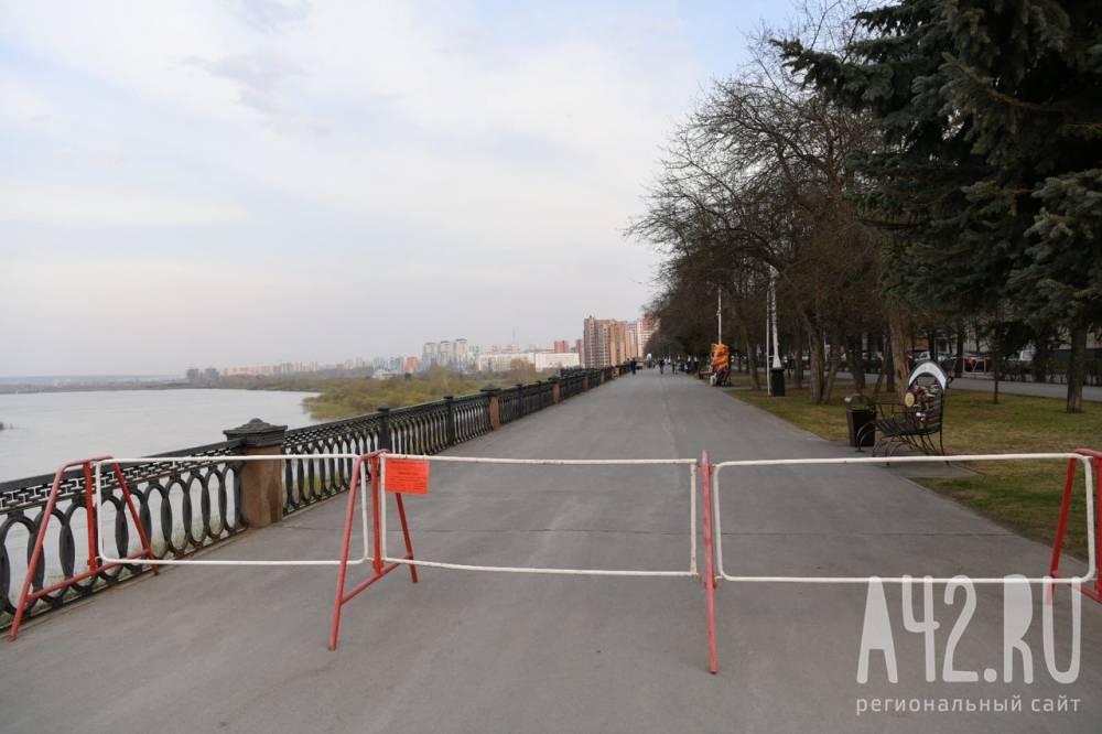 В Кемерове на набережной выставили металлические барьеры из-за ситуации с коронавирусом