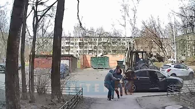 Появилось видео похищения девушки на улице Тельмана - piter.tv - Санкт-Петербург - Азербайджан - р-н Невский