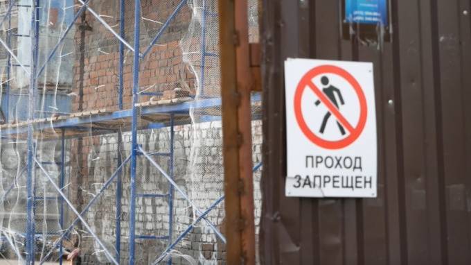 На стройке в Невском районе Петербурга разбился рабочий