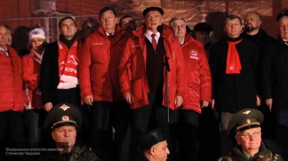 Лидер “Коммунистов России” Максим Сурайкин осудил КПРФ за акцию к юбилею Ленина