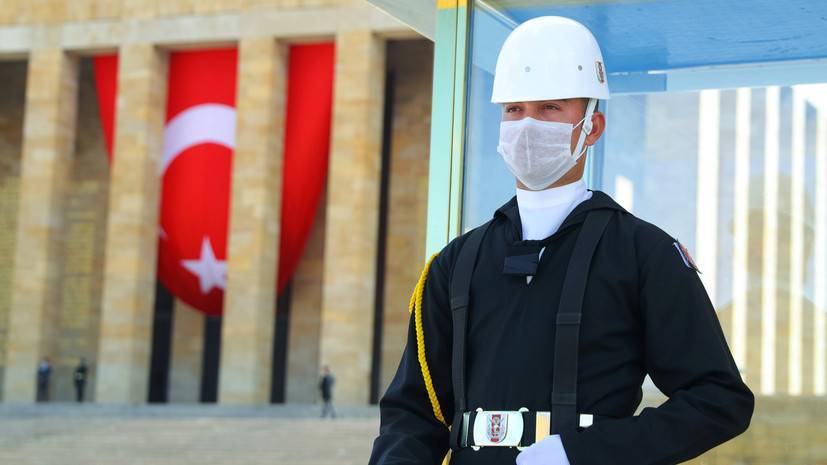 Число случаев заражения коронавирусом в Турции превысило 101 тысячу