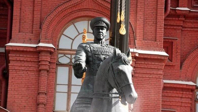 Памятник маршалу Жукову установили на Манежной площади после реставрации