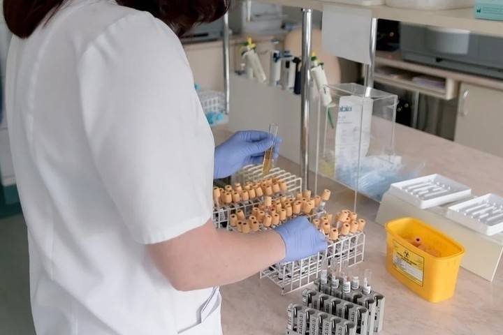 Тест на коронавирус сделали обязательным для всех москвичей в ОРВИ