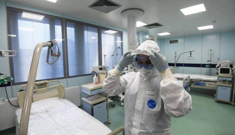 Главврач больницы показал видео из коронавирусной реанимации в Москве
