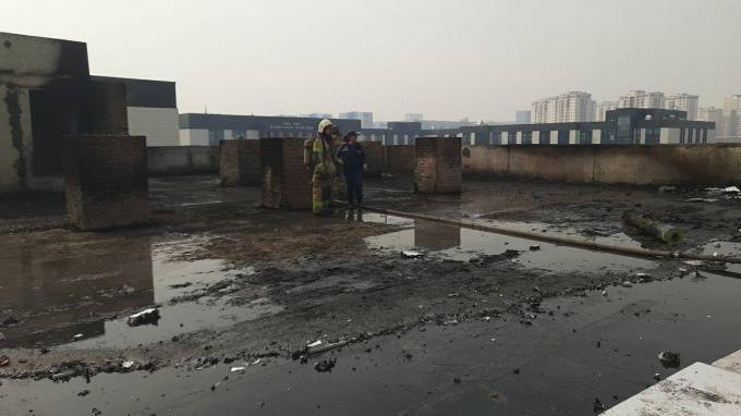 В Кемерово загорелась крыша здания Президентского Кадетского училища