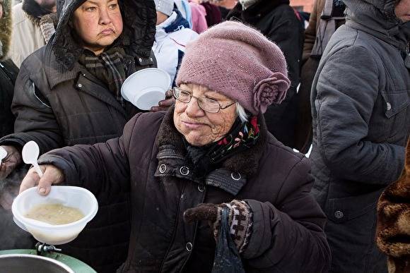 В Москве на волонтеров, кормивших бездомных, составили протоколы за нарушение дистанции
