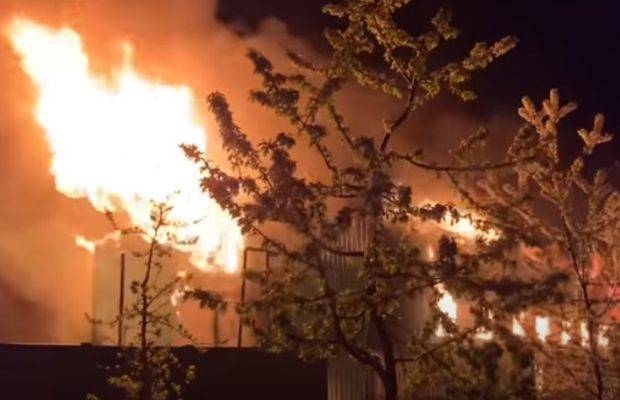 В Одессе подожгли Свято-Успенский монастырь, сгорело хозяйственное здание