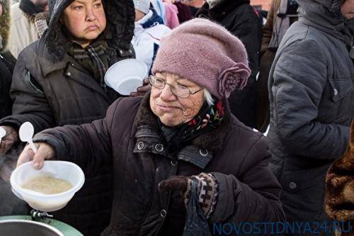 В Москве на волонтеров, кормивших бездомных, составили протоколы за нарушение дистанции