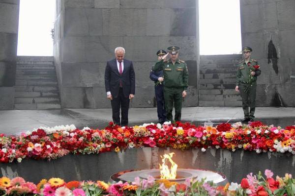 Посол России в Армении Сергей Копыркин почтил память жертв геноцида армян